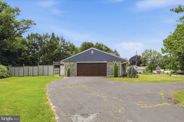 1697 S 5TH AVE, Lebanon, PA 17042
