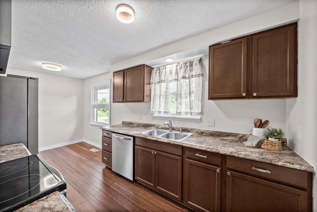 500 Britton Springs Rd, Clarksville, TN 37042