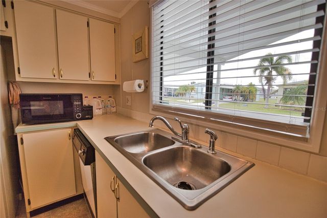 632 LA JOLLA CIRCLE, North Port, FL 34287