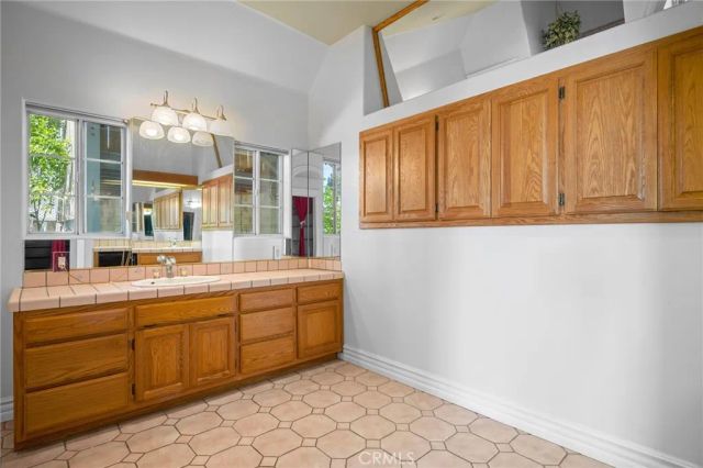 5809 Irving Avenue 2nd Fl, La Crescenta, CA 91214