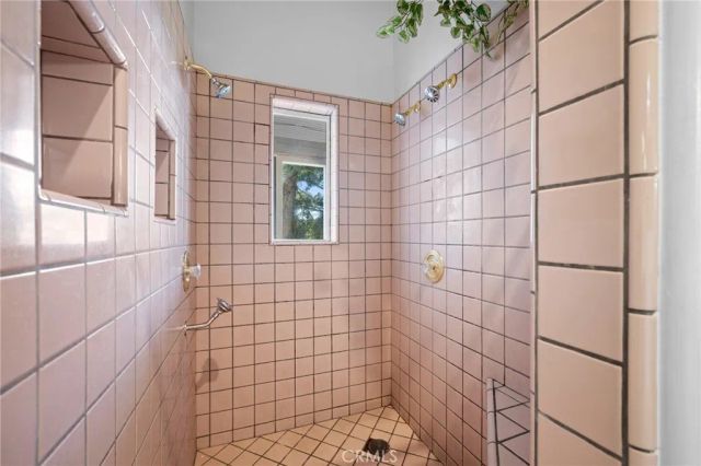 5809 Irving Avenue 2nd Fl, La Crescenta, CA 91214