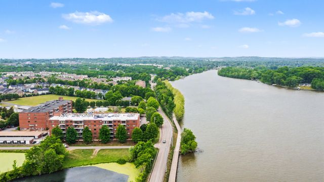 200 Sanders Ferry Rd Apt 2205, Hendersonville, TN 37075