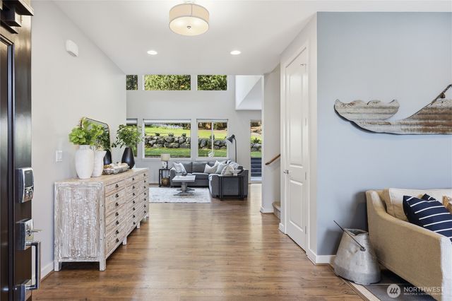 5726 Solana Lane NE, Bainbridge Island, WA 98110
