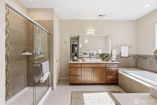 5726 Solana Lane NE, Bainbridge Island, WA 98110