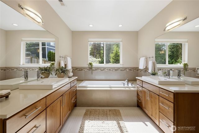 5726 Solana Lane NE, Bainbridge Island, WA 98110