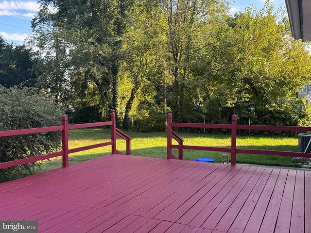 18 COBBLESTONE LN, Aston, PA 19014