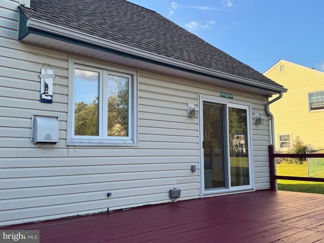 18 COBBLESTONE LN, Aston, PA 19014