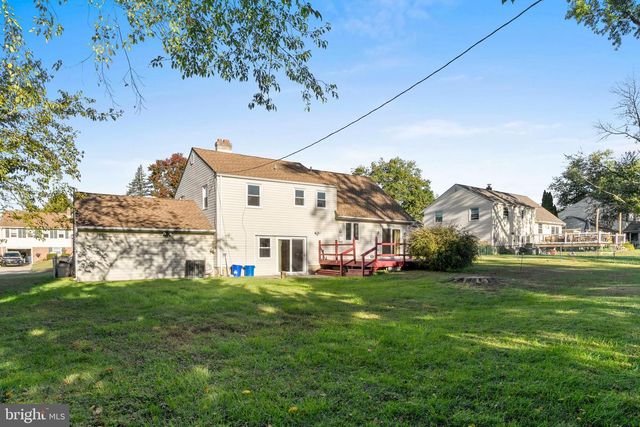 18 COBBLESTONE LN, Aston, PA 19014