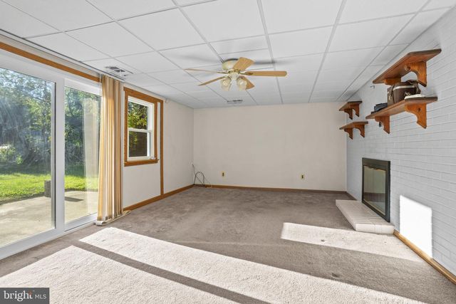 18 COBBLESTONE LN, Aston, PA 19014