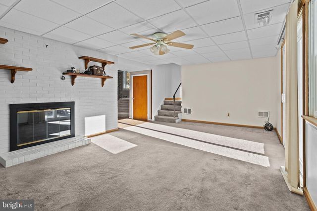 18 COBBLESTONE LN, Aston, PA 19014