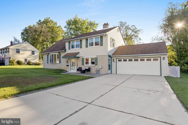 18 COBBLESTONE LN, Aston, PA 19014