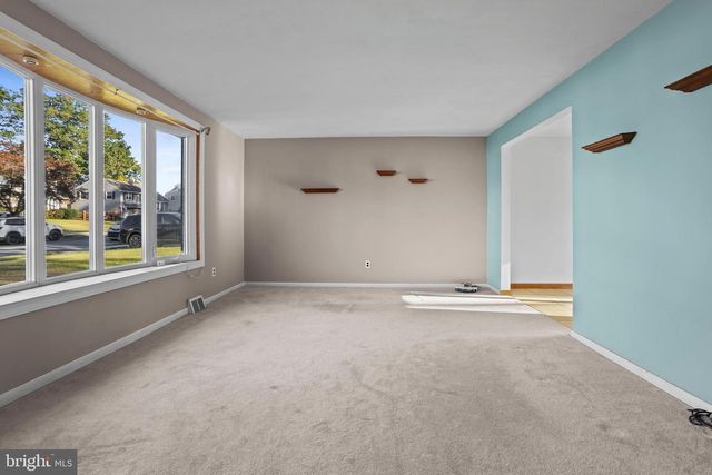 18 COBBLESTONE LN, Aston, PA 19014