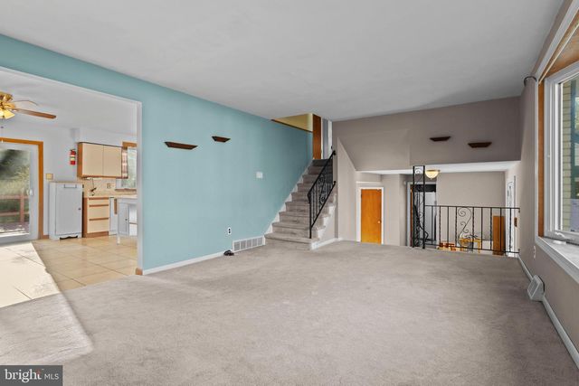 18 COBBLESTONE LN, Aston, PA 19014