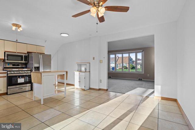 18 COBBLESTONE LN, Aston, PA 19014