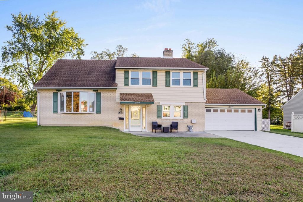 18 COBBLESTONE LN, Aston, PA 19014