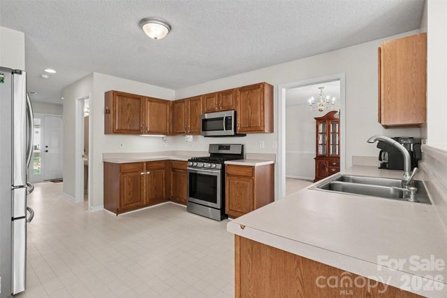 7720 Shiny Meadow Lane, Charlotte, NC 28215