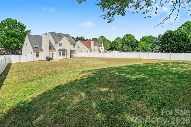 7720 Shiny Meadow Lane, Charlotte, NC 28215