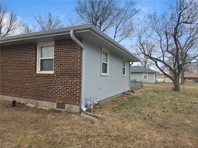 701 Lake Road, Garden City, MO 64747