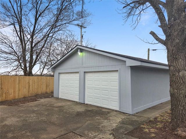 701 Lake Road, Garden City, MO 64747