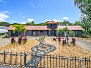 823 SW Kings Bay Drive, Crystal River, FL 34429