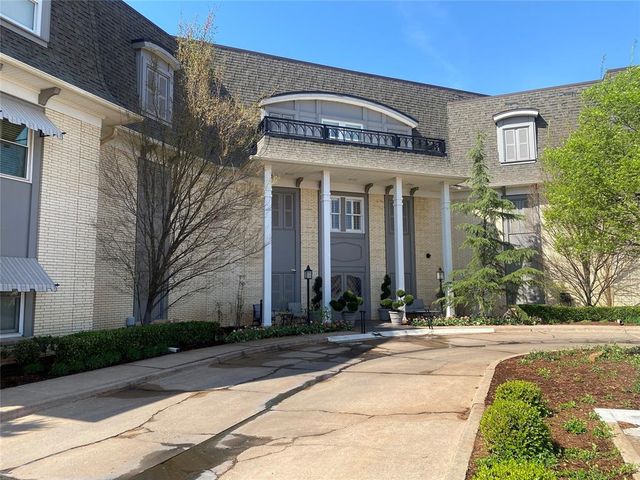 1114 Sherwood Lane C-1, Nichols Hills, OK 73116