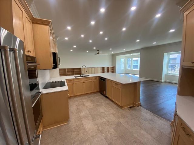 1114 Sherwood Lane C-1, Nichols Hills, OK 73116