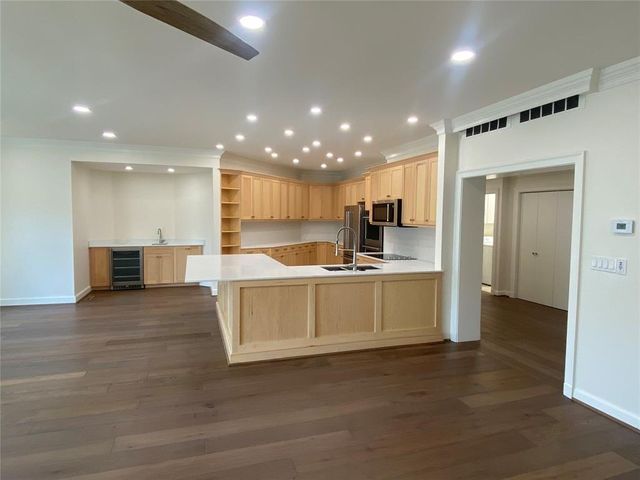 1114 Sherwood Lane C-1, Nichols Hills, OK 73116