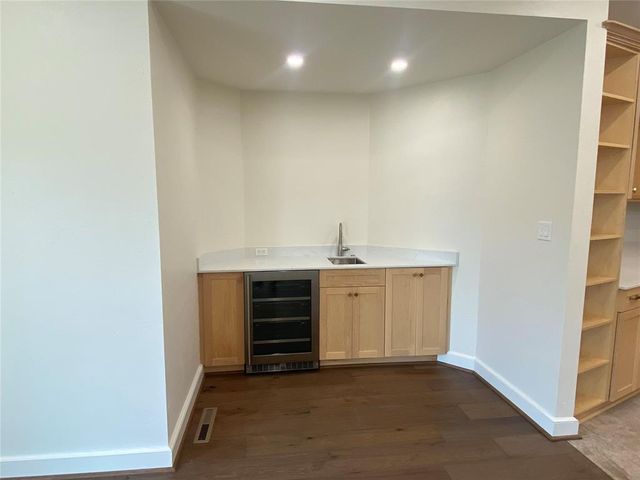 1114 Sherwood Lane C-1, Nichols Hills, OK 73116