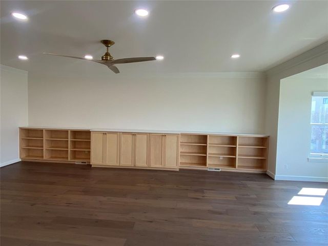 1114 Sherwood Lane C-1, Nichols Hills, OK 73116