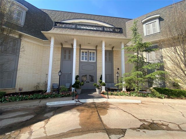 1114 Sherwood Lane C-1, Nichols Hills, OK 73116