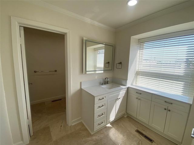 1114 Sherwood Lane C-1, Nichols Hills, OK 73116