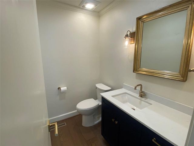 1114 Sherwood Lane C-1, Nichols Hills, OK 73116