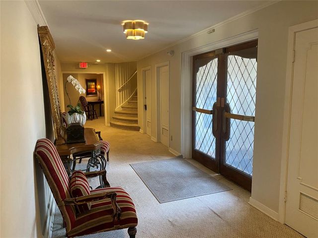 1114 Sherwood Lane C-1, Nichols Hills, OK 73116