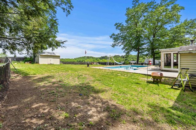 25 Beacon St, Amesbury, MA 01913
