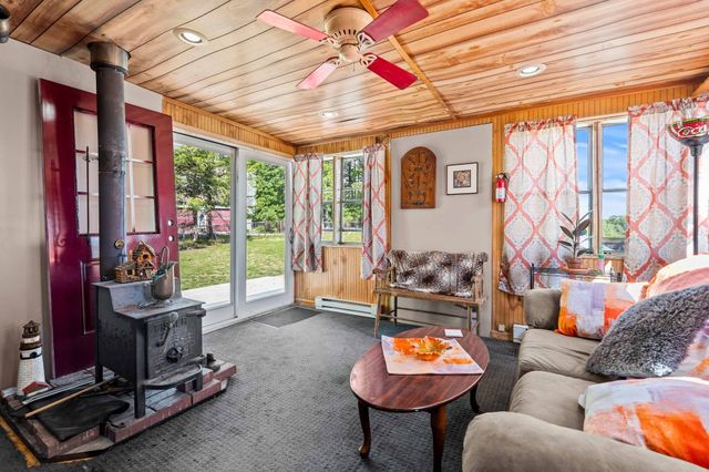 25 Beacon St, Amesbury, MA 01913