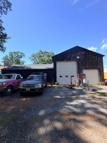 25 Beacon St, Amesbury, MA 01913