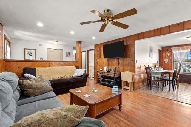 25 Beacon St, Amesbury, MA 01913
