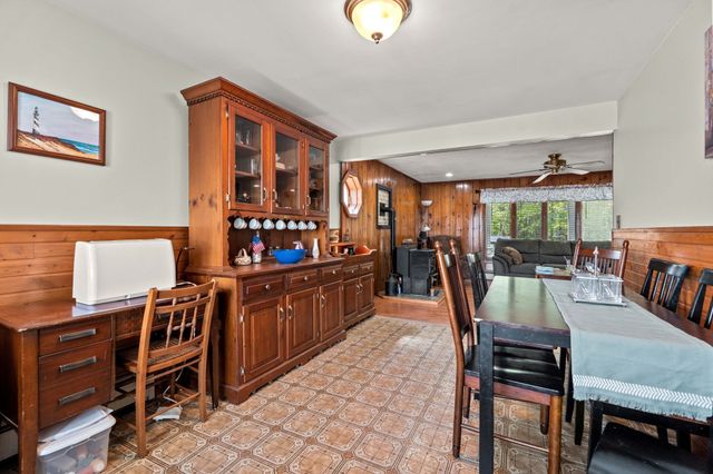 25 Beacon St, Amesbury, MA 01913