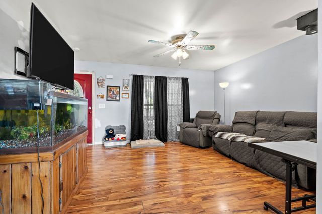 25 Beacon St, Amesbury, MA 01913