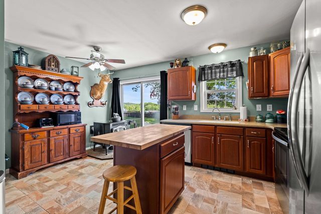 25 Beacon St, Amesbury, MA 01913