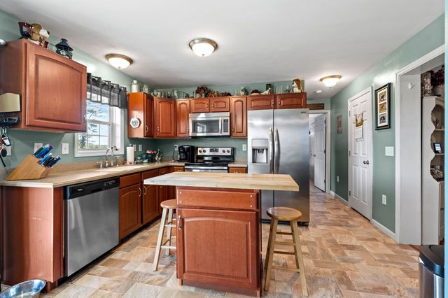 25 Beacon St, Amesbury, MA 01913