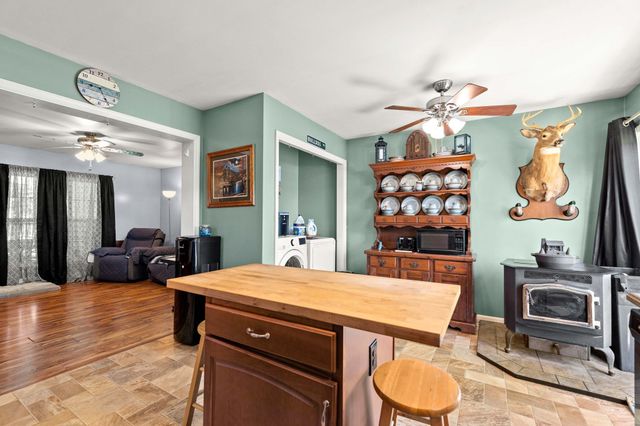 25 Beacon St, Amesbury, MA 01913
