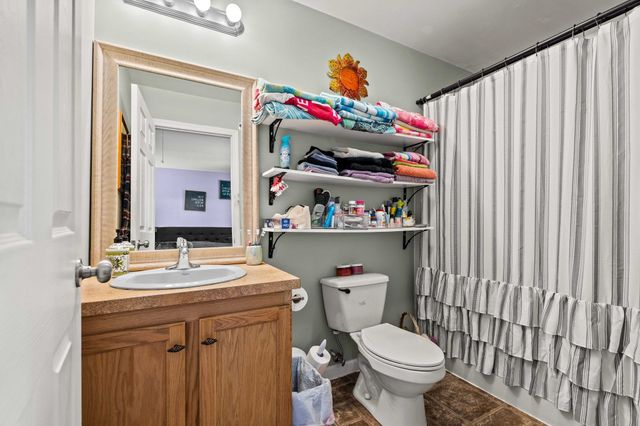 25 Beacon St, Amesbury, MA 01913