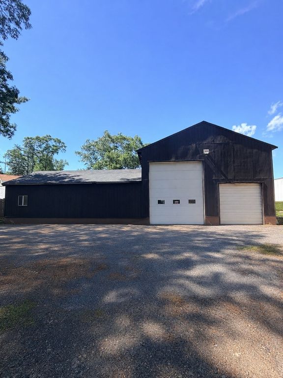 25 Beacon St, Amesbury, MA 01913