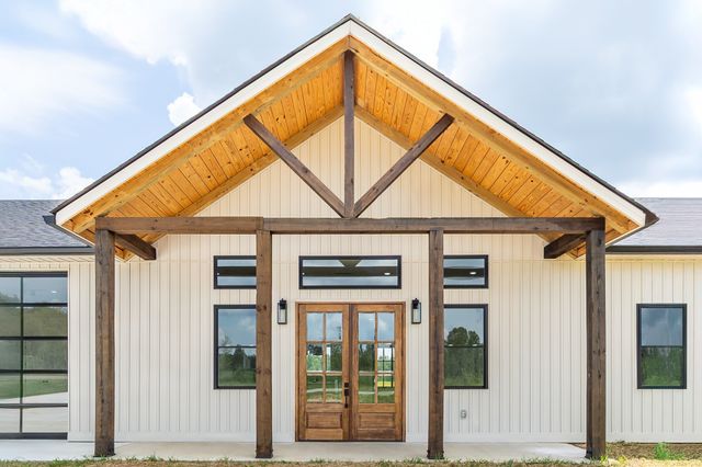 188 Beartown Rd, Loretto, TN 38469