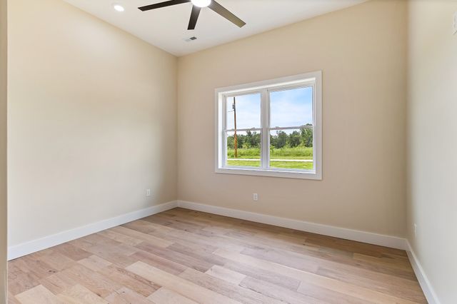 188 Beartown Rd, Loretto, TN 38469