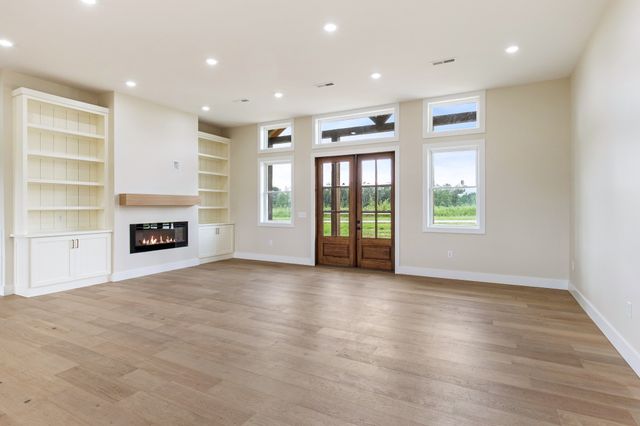 188 Beartown Rd, Loretto, TN 38469