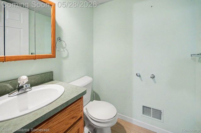 4432 Thornwood Court, Warren, MI 48092