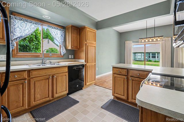 4432 Thornwood Court, Warren, MI 48092