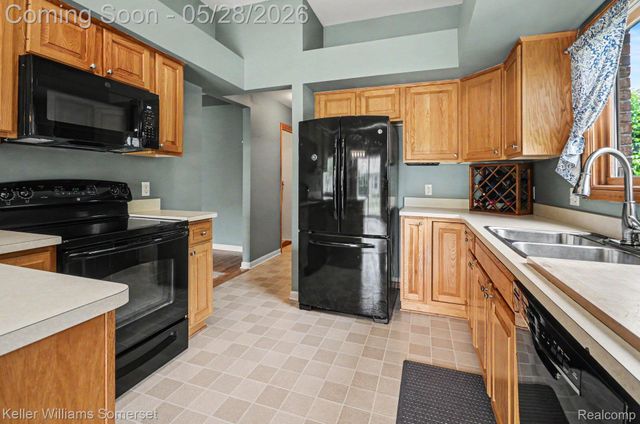 4432 Thornwood Court, Warren, MI 48092